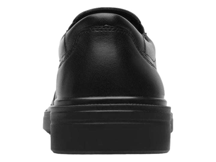 Zapato Flexi modelo Fazio color negro, estilo slip-on de cuero liso con suela cómoda.