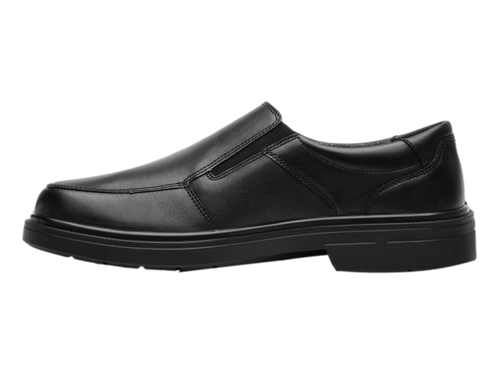 Zapato Flexi modelo Fazio color negro, estilo slip-on de cuero liso con suela cómoda.