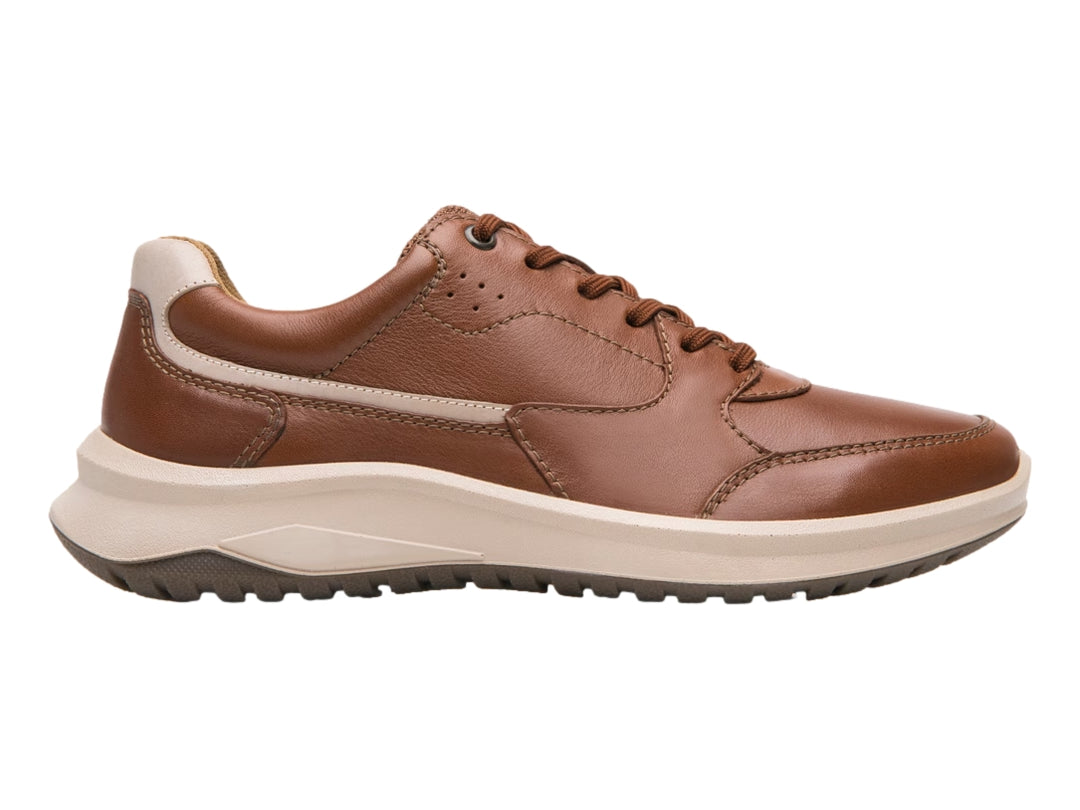 Zapato casual Flexi color marrón con suela beige y cordones.