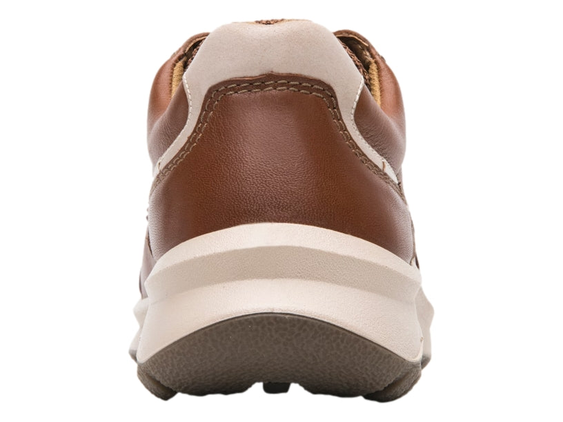 Zapato casual Flexi color marrón con suela beige y cordones.