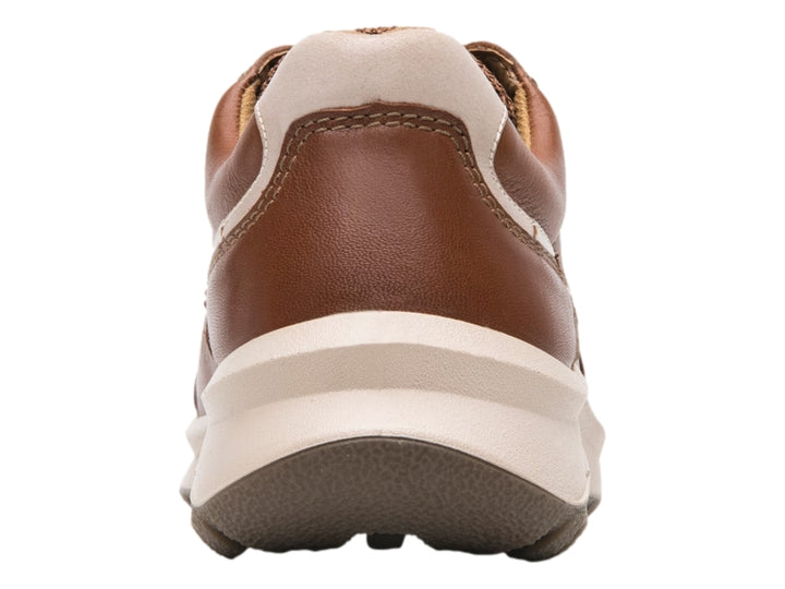 Zapato casual Flexi color marrón con suela beige y cordones.