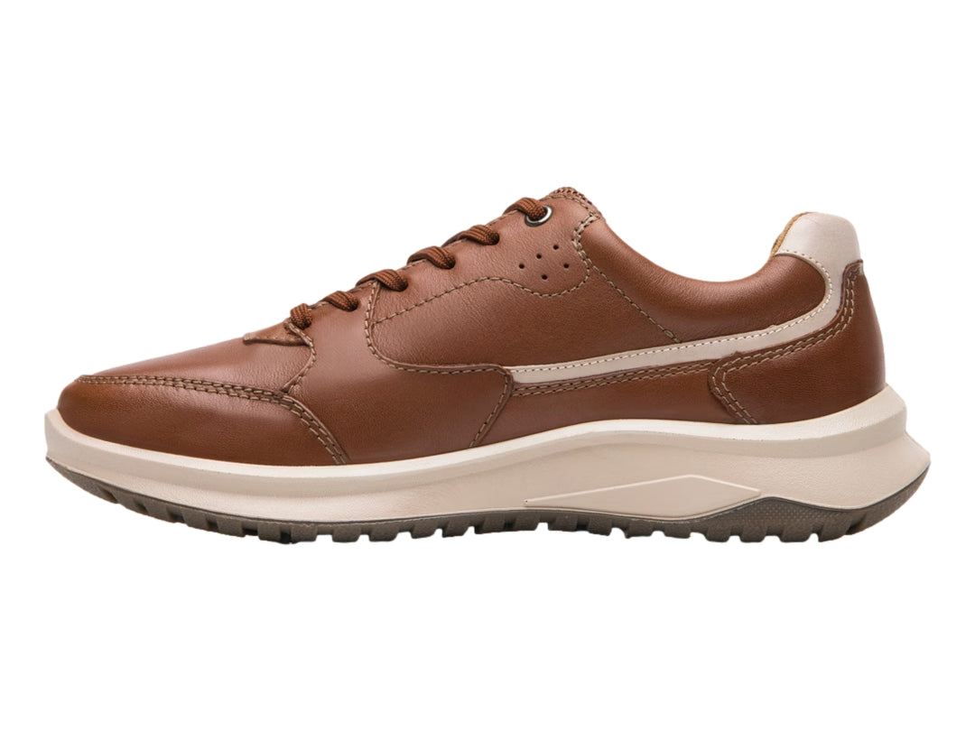 Zapato casual Flexi color marrón con suela beige y cordones.
