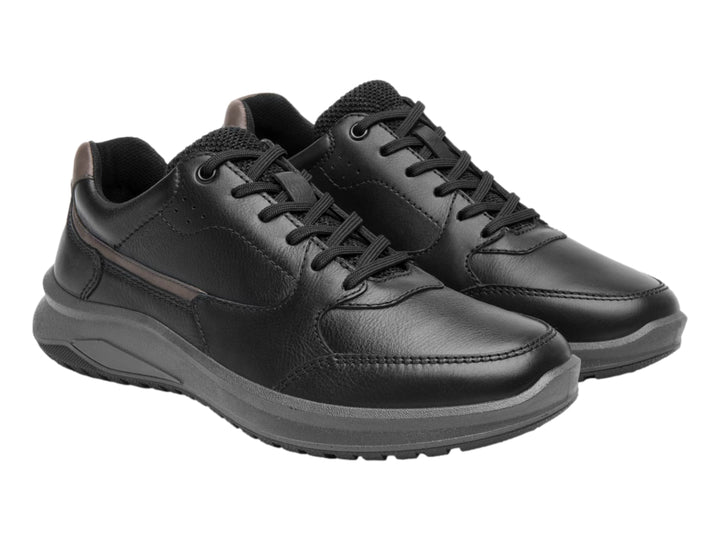 Zapato casual Flexi color negro con detalles en marrón y suela gruesa oscura.