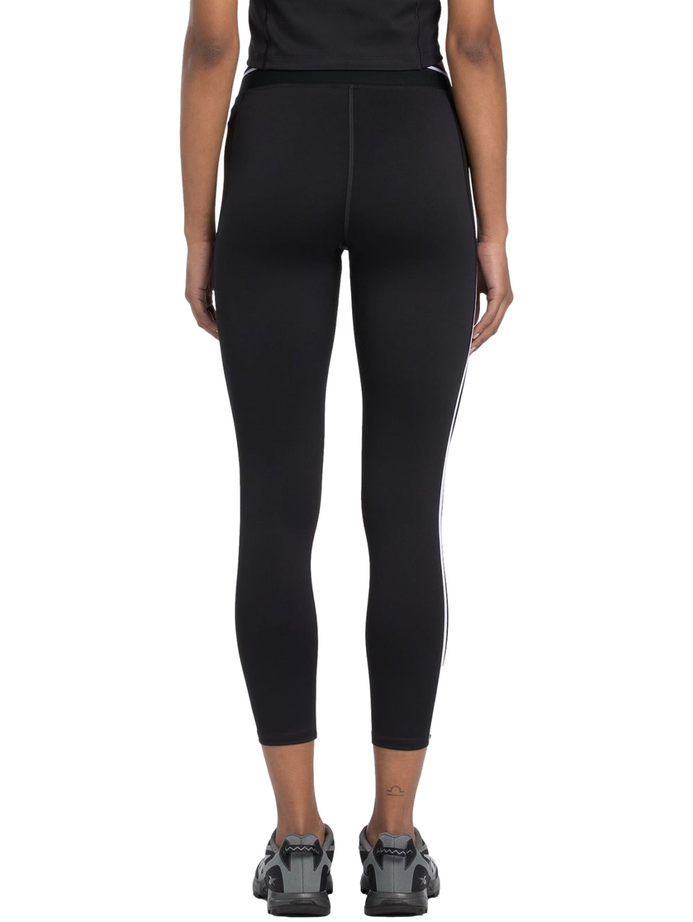 Leggings deportivos Reebok color negro con rayas blancas laterales y largo 7/8.