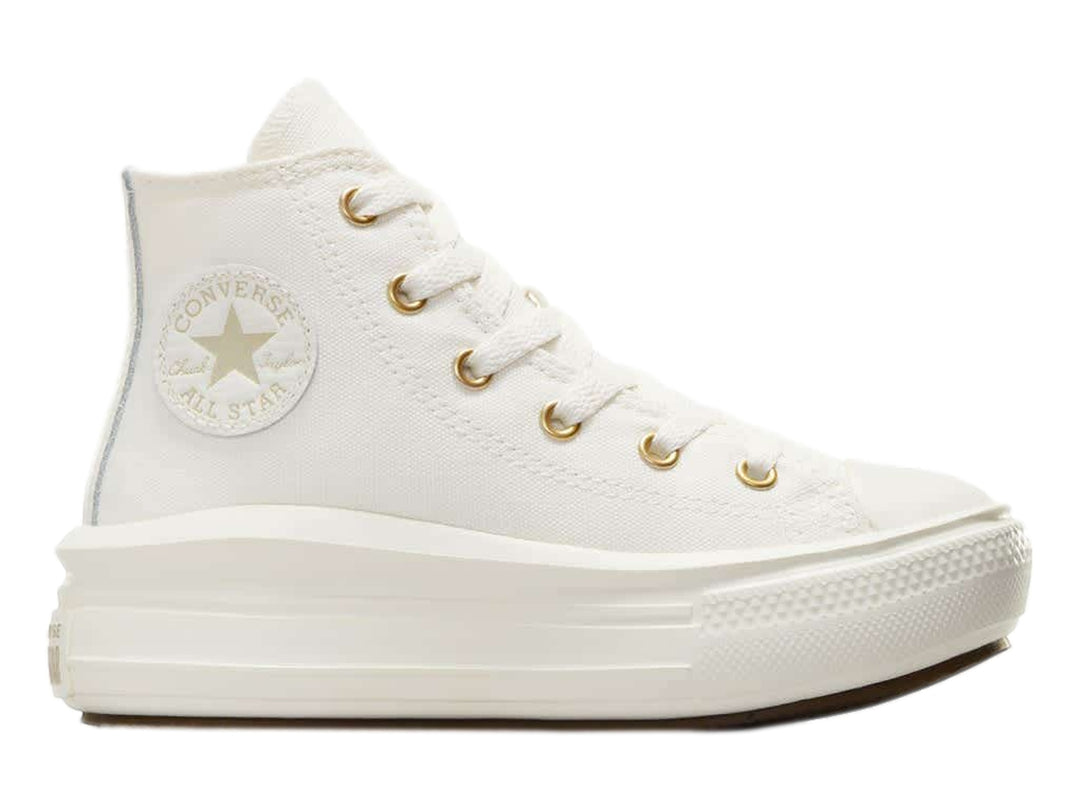 Tenis Converse de bota color blanco roto con suela de plataforma y ojillos dorados.