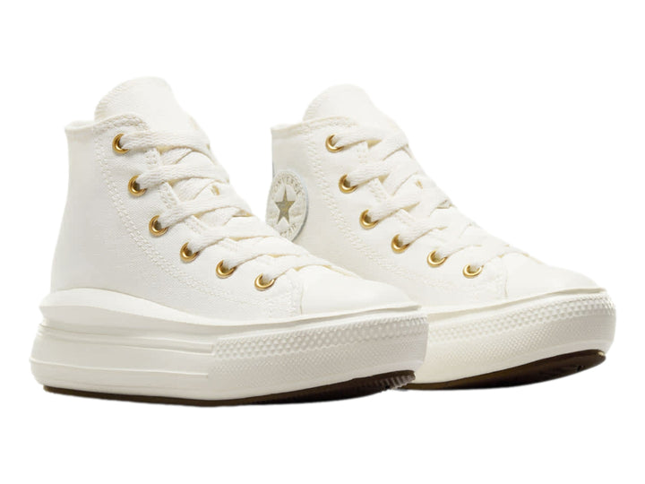 Tenis Converse de bota color blanco roto con suela de plataforma y ojillos dorados.