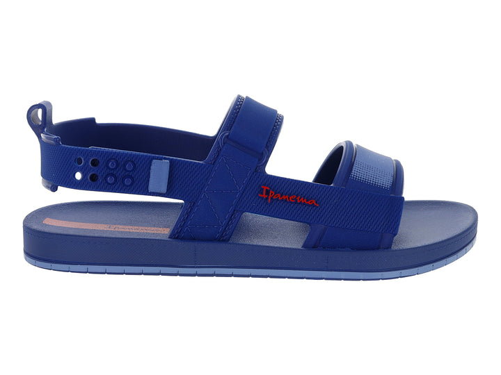 Sandalia infantil Ipanema de color azul con tiras ajustables y suela plana.