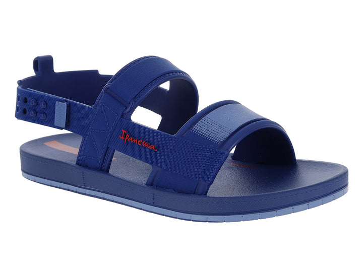 Sandalia infantil Ipanema de color azul con tiras ajustables y suela plana.