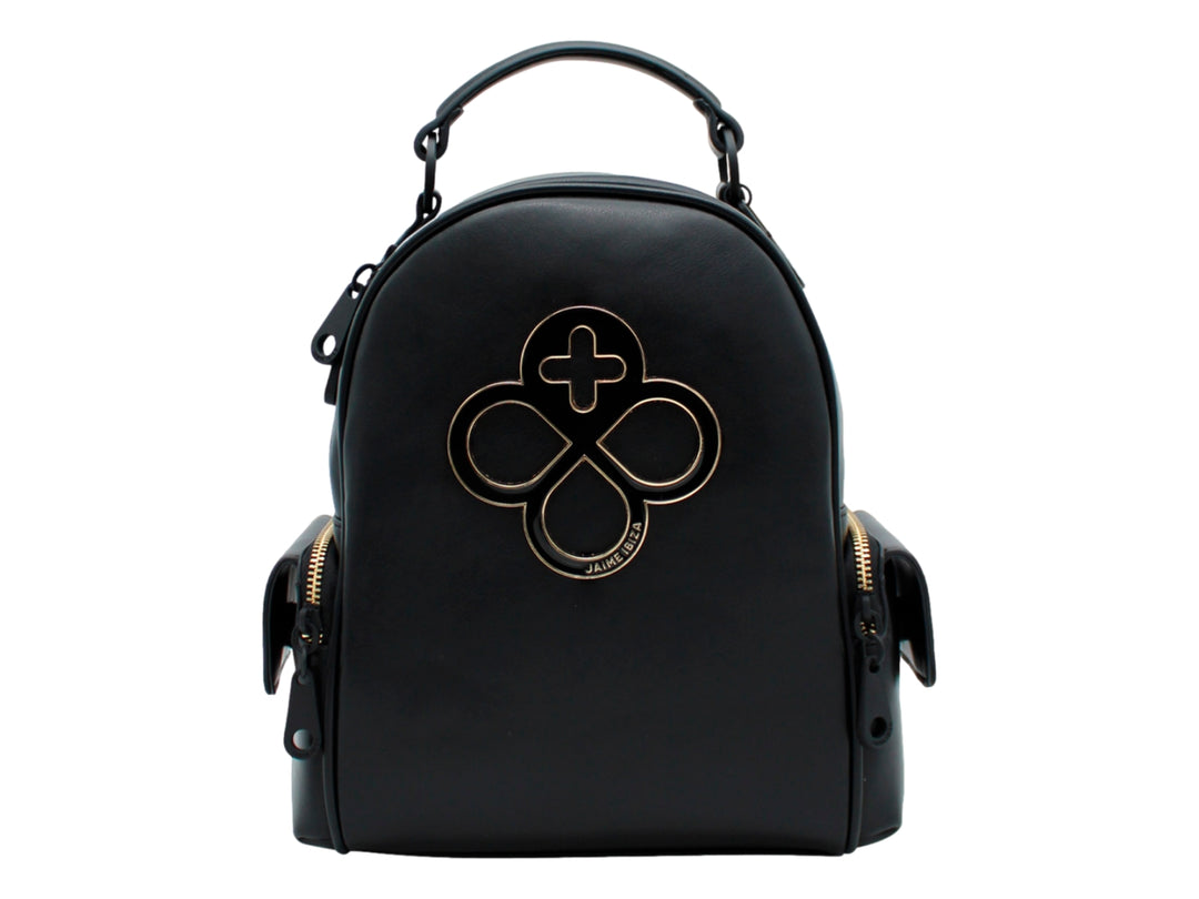 Bolso tipo mochila color negro de la marca Jaime Ibiza con detalles y cierres en color dorado.