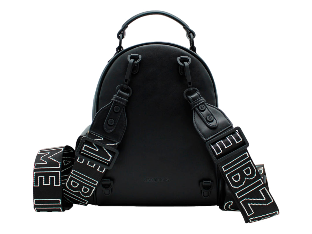 Bolso tipo mochila color negro de la marca Jaime Ibiza con detalles y cierres en color dorado.