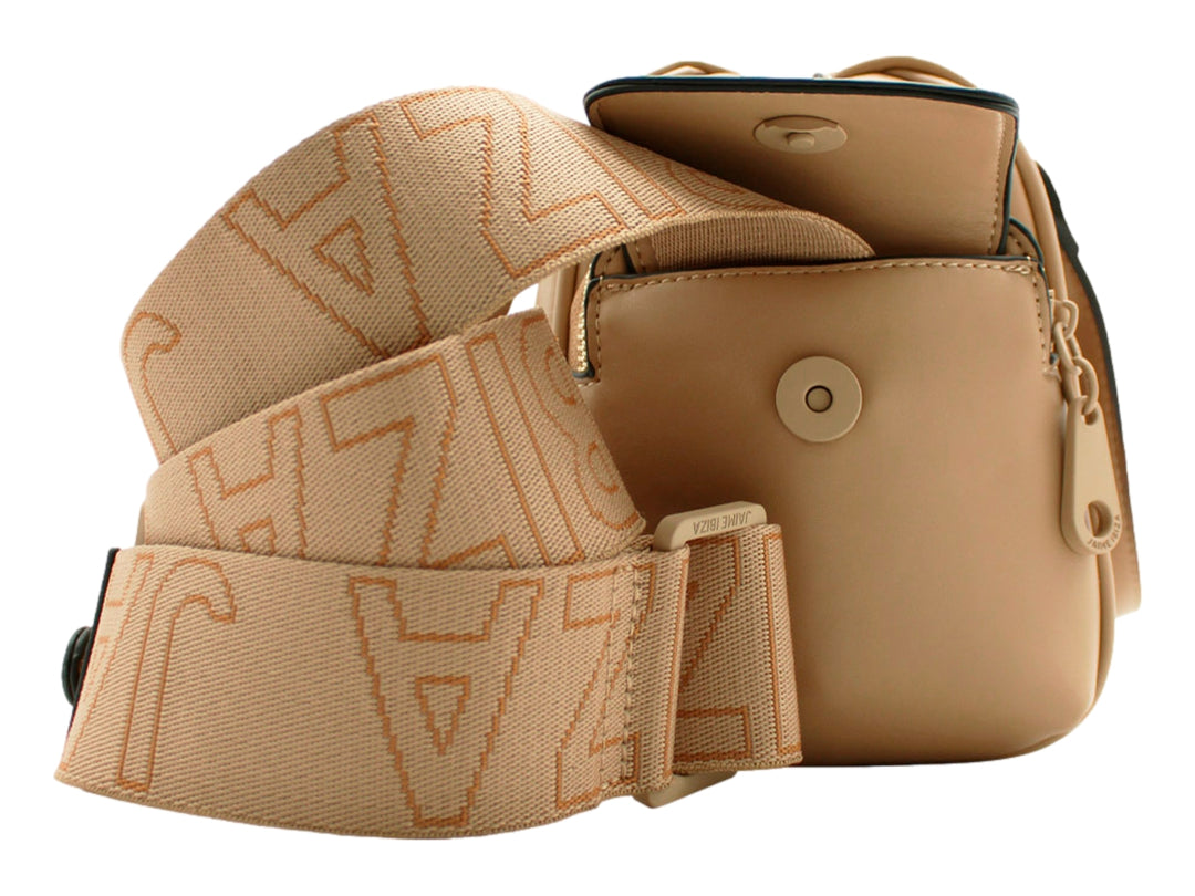 Bolso de hombro Jaime Ibiza en color taupe con asa superior, correa larga y detalle decorativo frontal circular.