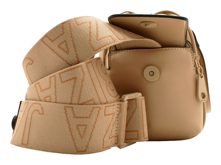 Bolso de hombro Jaime Ibiza en color taupe con asa superior, correa larga y detalle decorativo frontal circular.