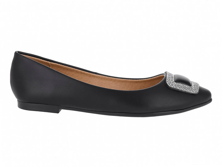 Zapato plano negro con detalle de hebilla brillante en la punta.