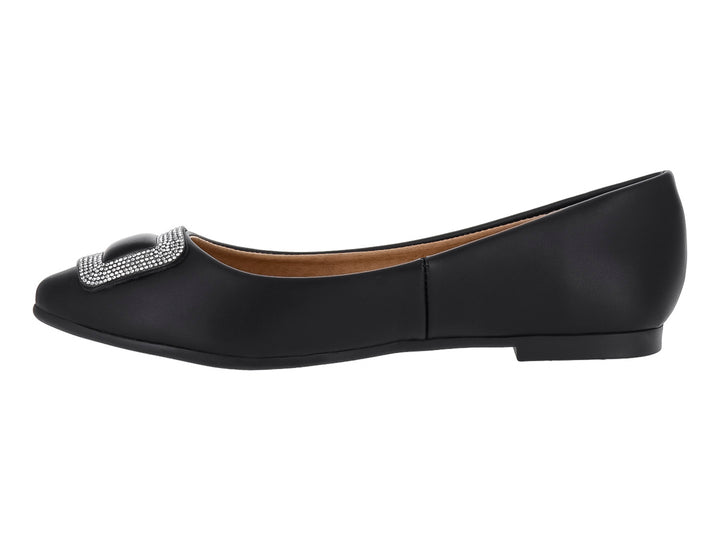 Zapato plano negro con detalle de hebilla brillante en la punta.