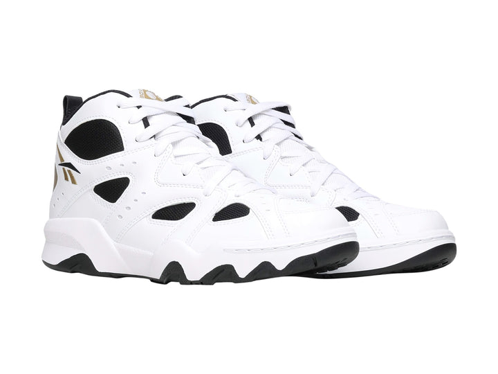 Tenis de baloncesto Reebok ATR Decimator en color blanco con detalles en negro y dorado.