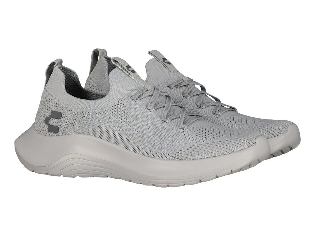 Tenis deportivos Charly de color gris con tejido transpirable y suela cómoda.