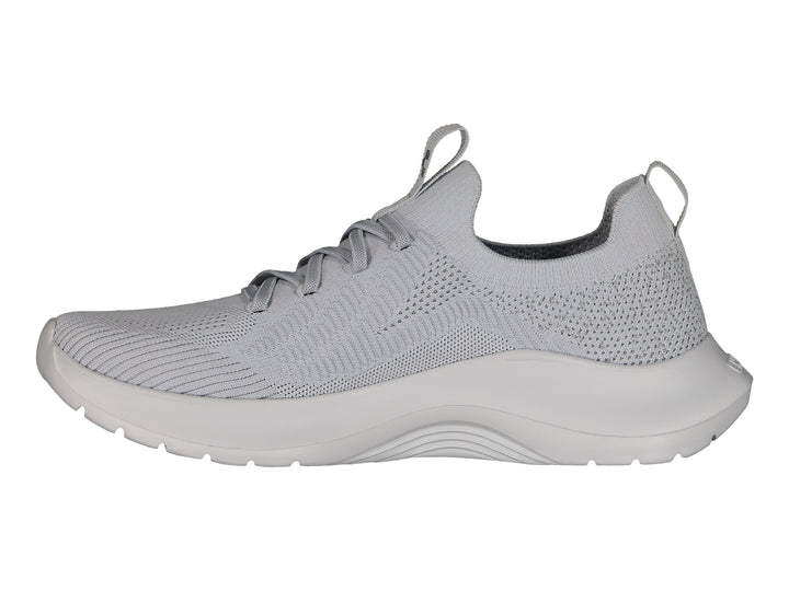 Tenis deportivos Charly de color gris con tejido transpirable y suela cómoda.