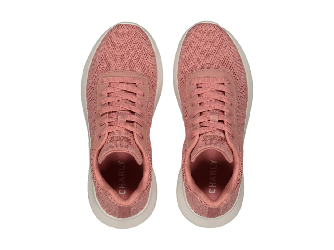 Tenis deportivos Charly de color rosa con suela blanca y tejido transpirable.