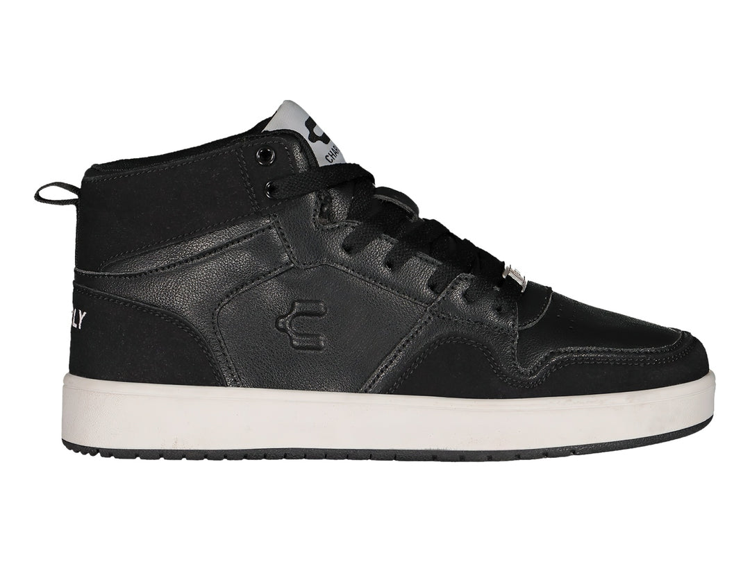 Tenis deportivos Charly de corte medio en color negro con suela blanca.