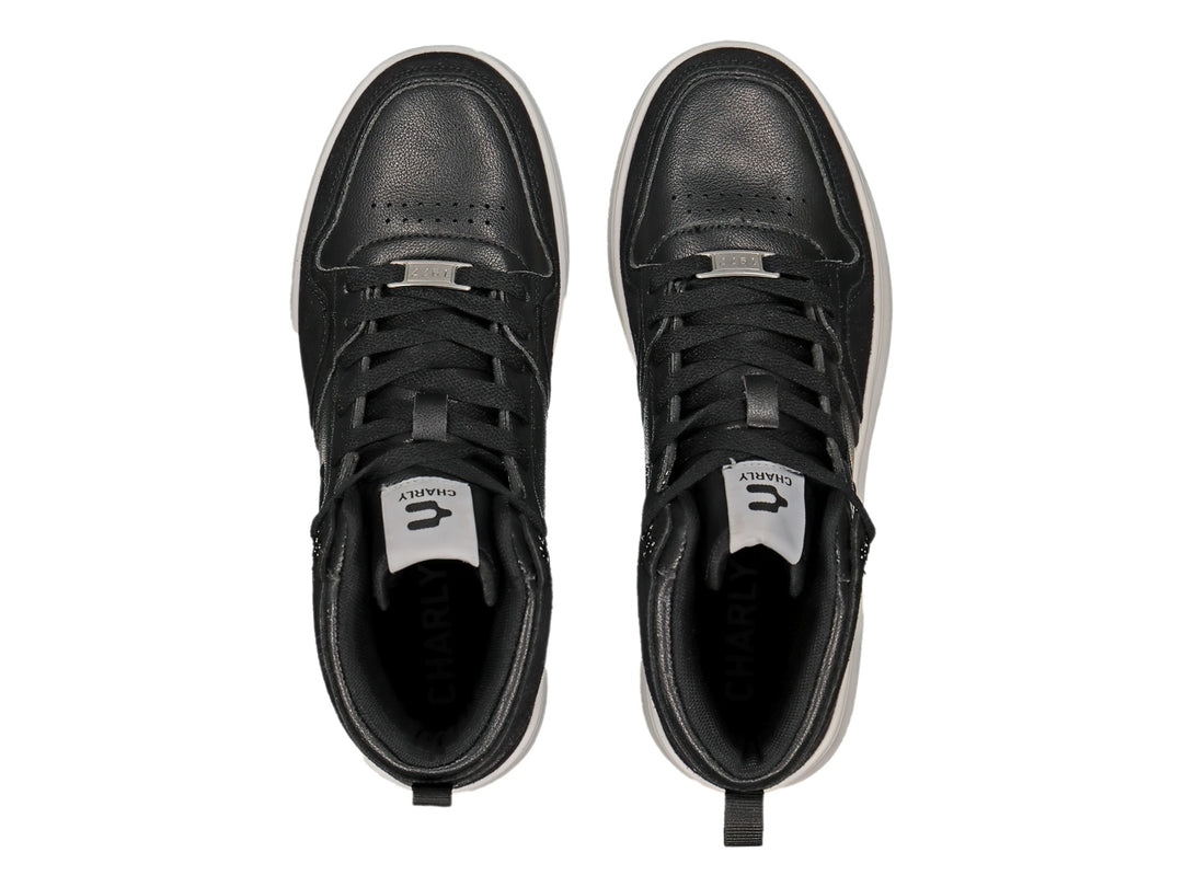 Tenis deportivos Charly de corte medio en color negro con suela blanca.