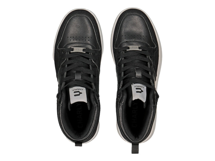 Tenis deportivos Charly de corte medio en color negro con suela blanca.