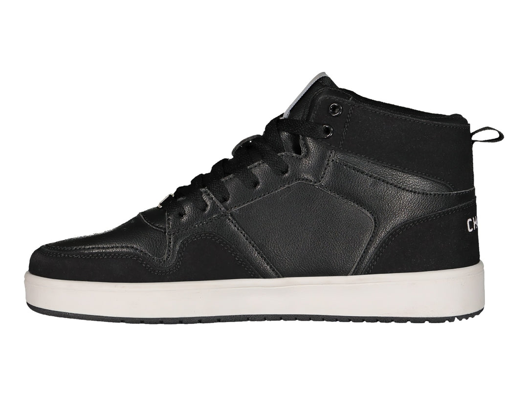 Tenis deportivos Charly de corte medio en color negro con suela blanca.