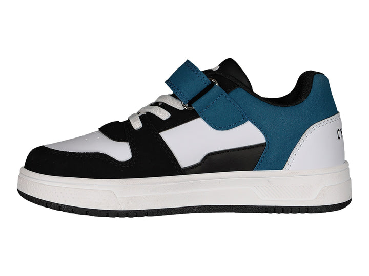 Tenis deportivos para Niño Charly en colores blanco, negro y azul con cierre de velcro y agujetas.