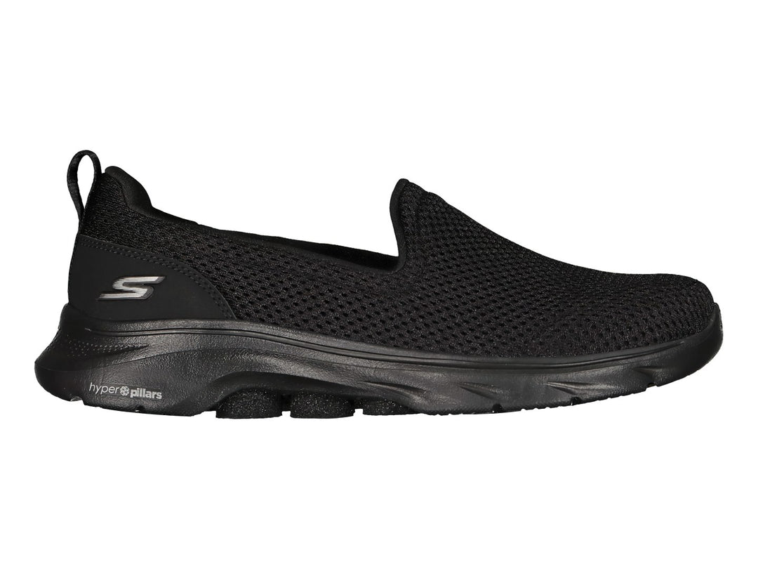 Zapato deportivo Skechers Go Walk 7 en color negro, diseño slip-on con tejido de malla y suela amortiguada.
