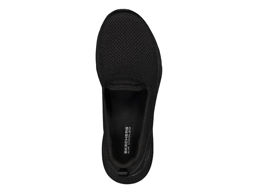 Zapato deportivo Skechers Go Walk 7 en color negro, diseño slip-on con tejido de malla y suela amortiguada.