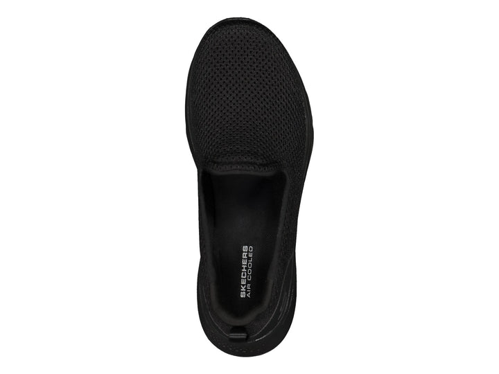 Zapato deportivo Skechers Go Walk 7 en color negro, diseño slip-on con tejido de malla y suela amortiguada.
