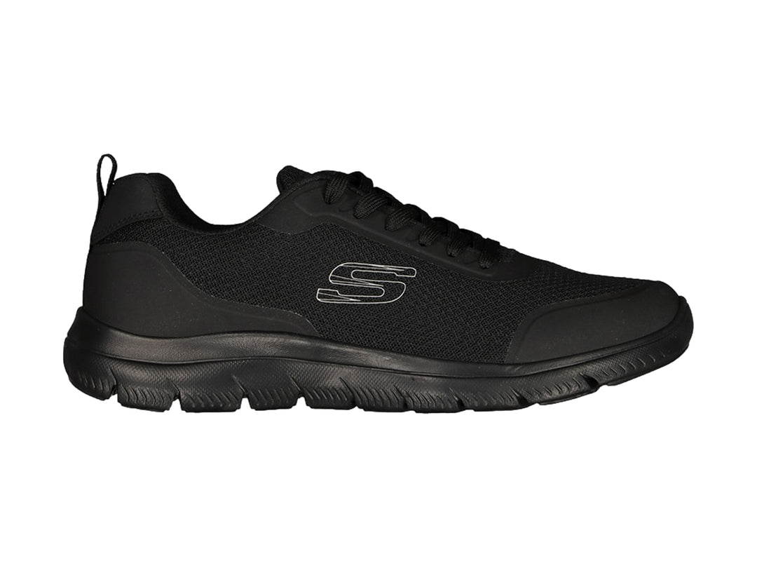 Tenis deportivos Skechers color negro con suela gruesa y tejido de malla.
