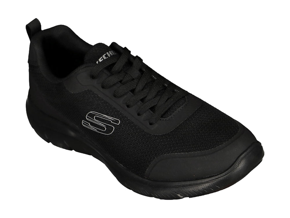 Tenis deportivos Skechers color negro con suela gruesa y tejido de malla.