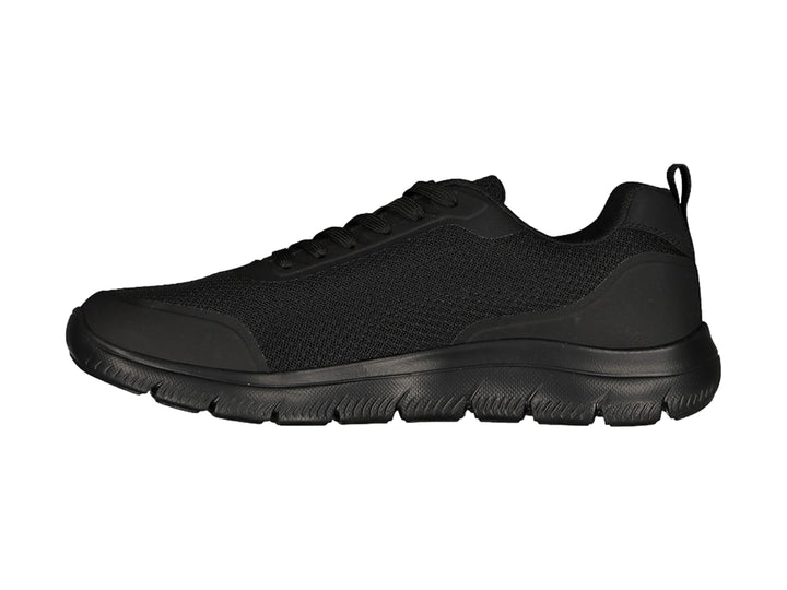 Tenis deportivos Skechers color negro con suela gruesa y tejido de malla.