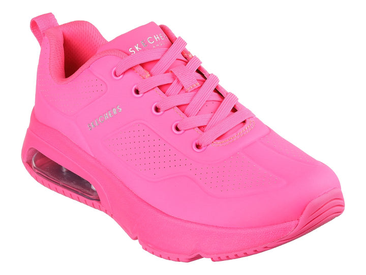 Tenis deportivos Skechers color fucsia con amortiguación de aire visible en la suela.