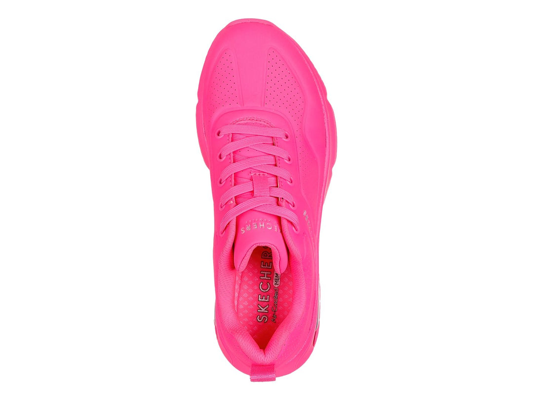 Tenis deportivos Skechers color fucsia con amortiguación de aire visible en la suela.