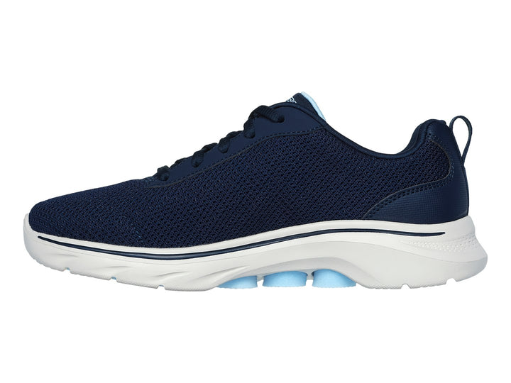 Tenis Skechers Go Walk 7 en color azul marino con suela blanca y detalles en azul claro.