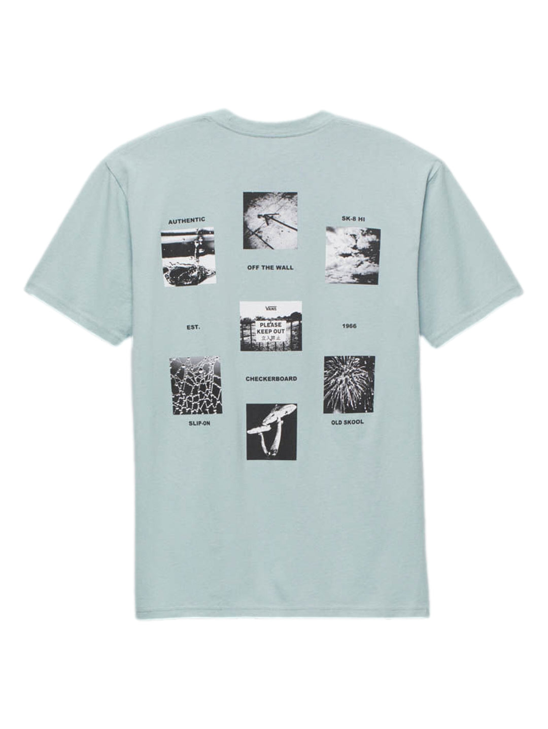 Hombre usando playera de manga corta color gris mist con logotipo de Vans en el pecho.