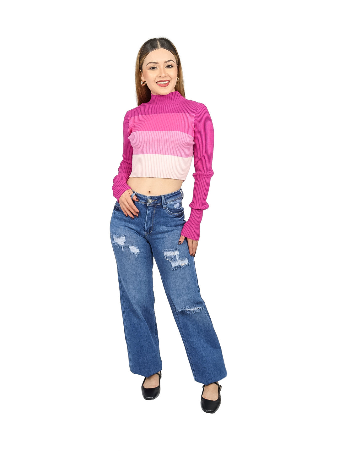 Blusa crop de manga larga y cuello alto con franjas horizontales en degradado de rosa a blanco.