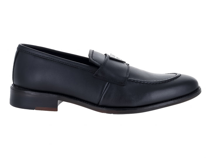 Zapato mocasín de cuero color negro para hombre.
