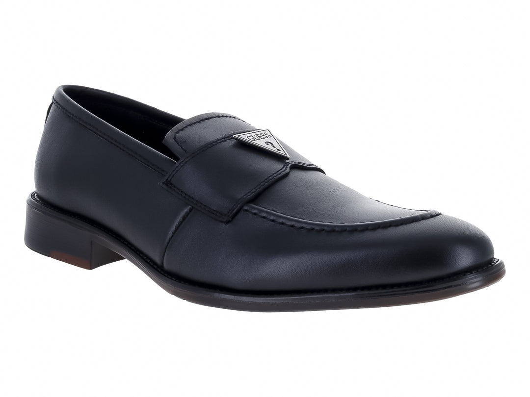 Zapato mocasín de cuero color negro para hombre.