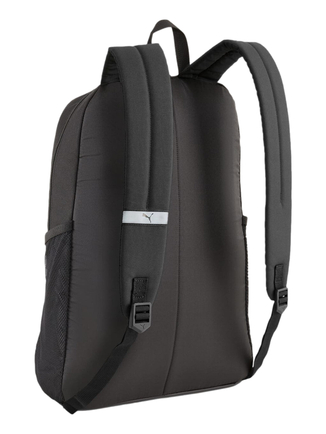 Mochila escolar PUMA de color negro con logotipo blanco en la parte inferior frontal.