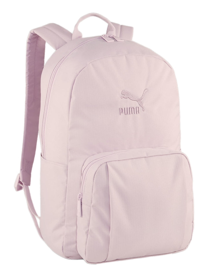Mochila PUMA color lila Grape Mist con bolsillo frontal y logo de la marca en el centro.