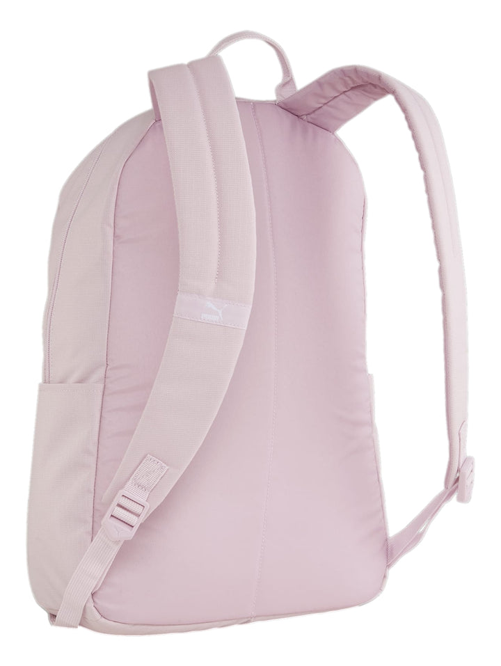 Mochila PUMA color lila Grape Mist con bolsillo frontal y logo de la marca en el centro.