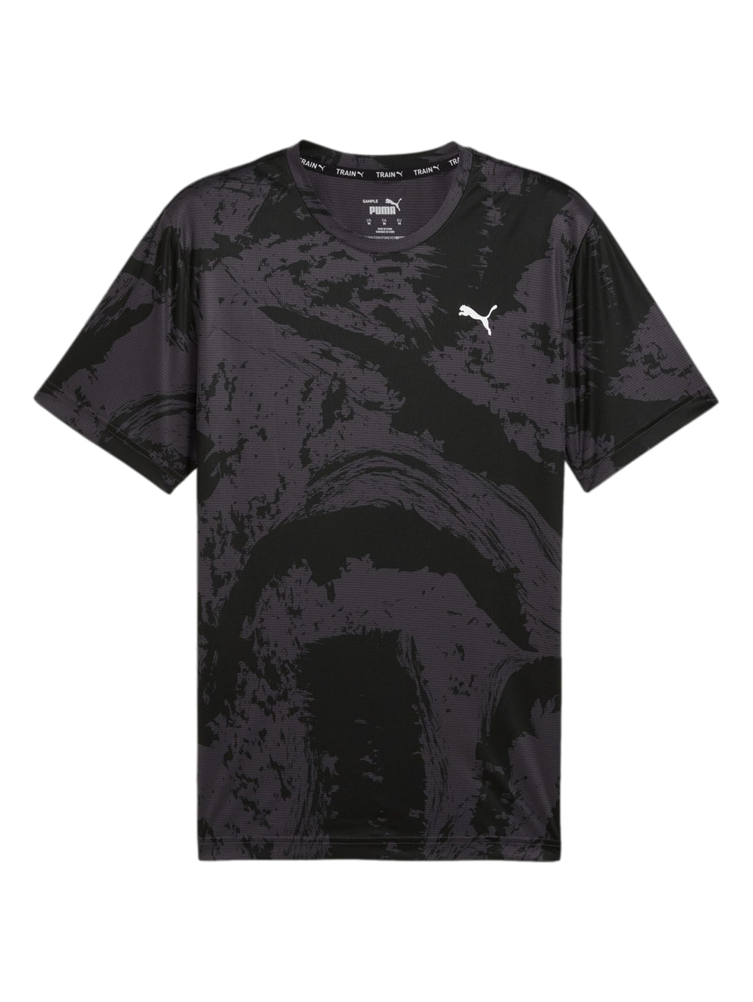 Camiseta deportiva PUMA color negro con estampado abstracto en gris y logotipo blanco en el pecho.