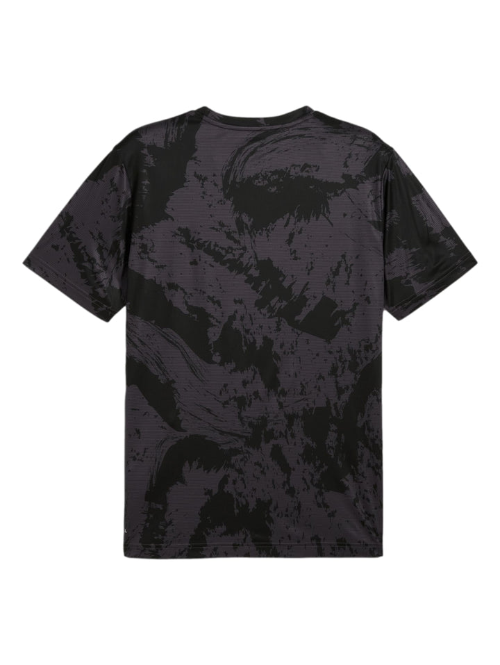 Camiseta deportiva PUMA color negro con estampado abstracto en gris y logotipo blanco en el pecho.