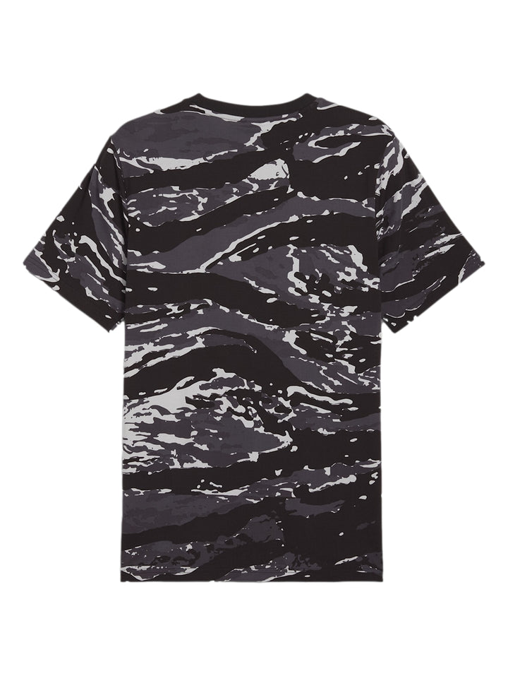 Camiseta PUMA de manga corta con estampado de camuflaje en colores negro y gris.