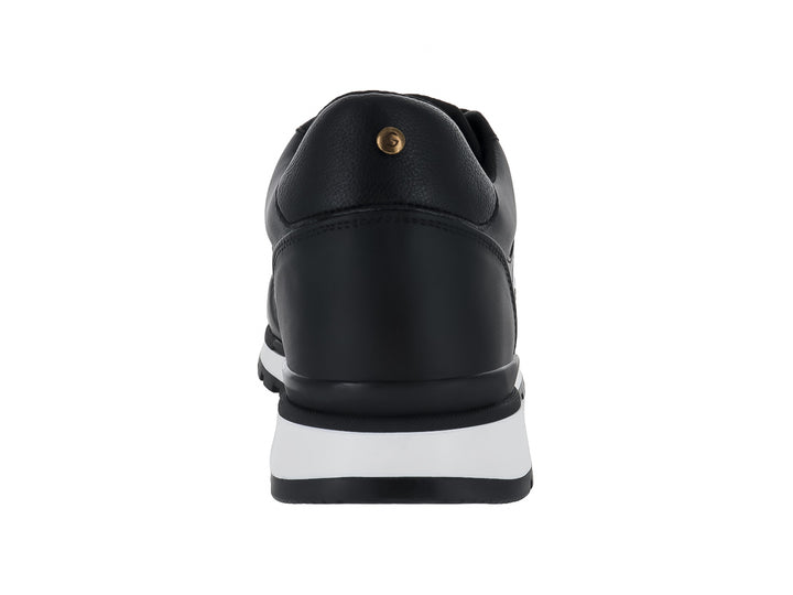 Tenis deportivos Guess color negro con suela blanca y logotipo blanco en el lateral.