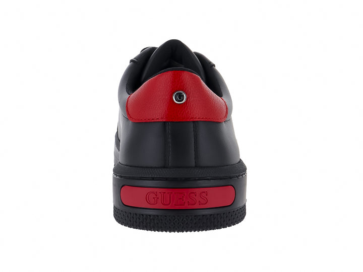 Tenis negros de la marca GUESS con detalles en color rojo y suela negra.