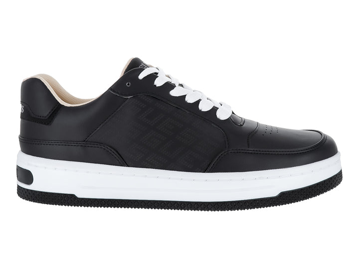 Tenis Guess color negro con suela blanca y agujetas blancas para uso casual.