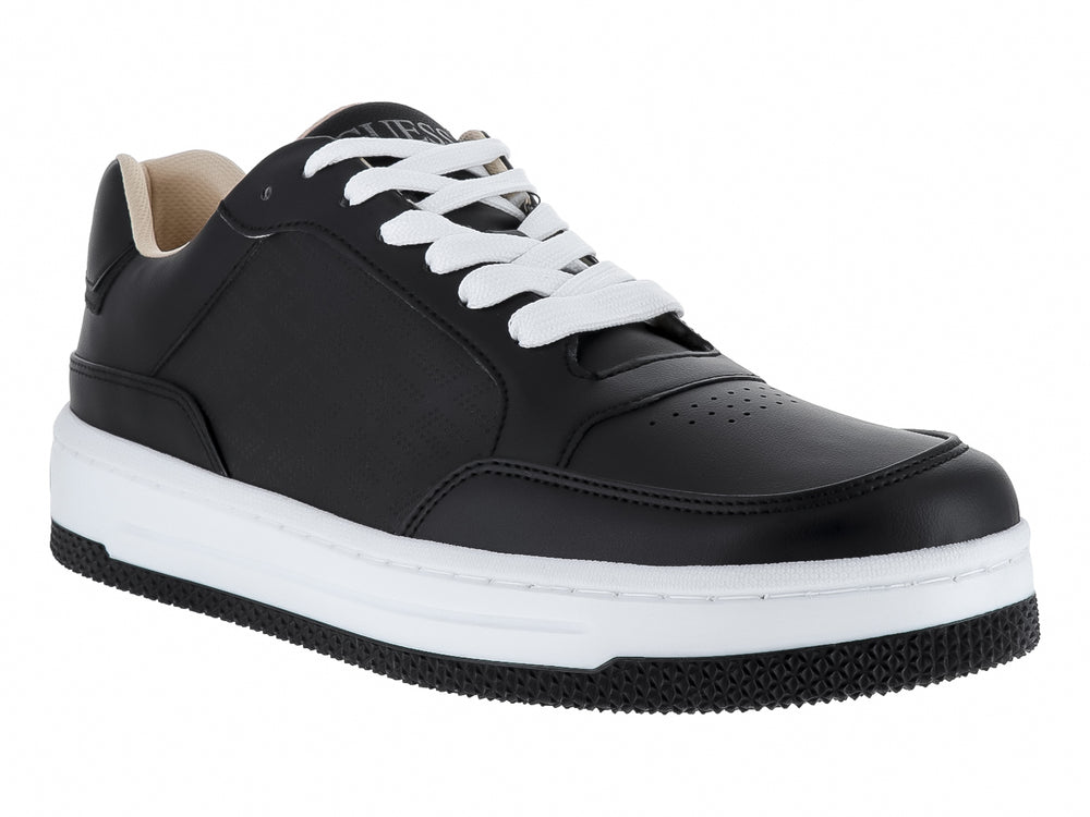 Tenis Guess color negro con suela blanca y agujetas blancas para uso casual.